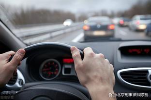 Học sinh TH Nguyễn Khuyến ăn trưa ngày 23/10 tại nhà ăn của trường.